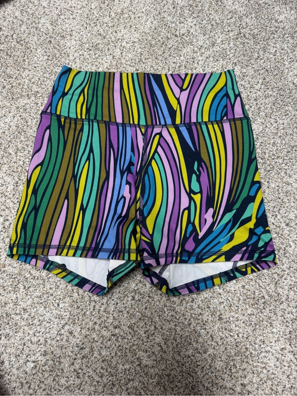 Fleo shorts - size M